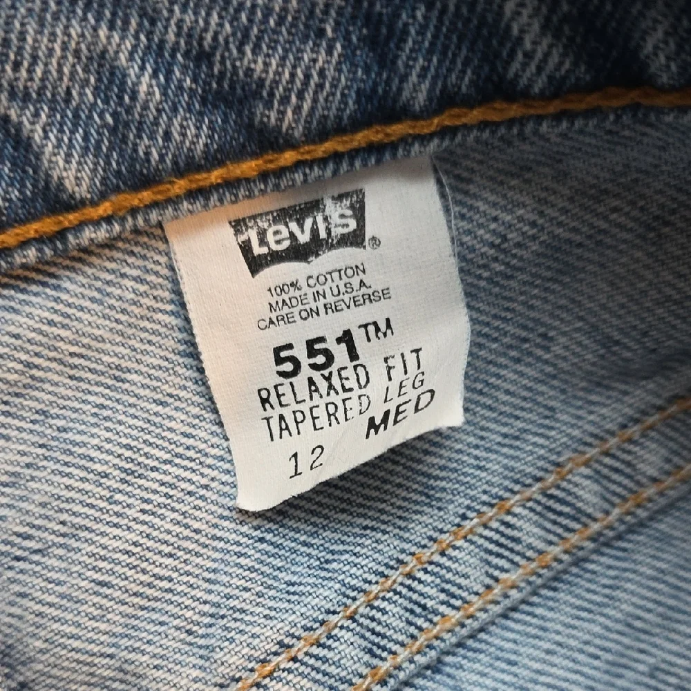Levi's 551 Relaxed Fit Tapered Leg Light Blue Jeans Size 12R - Picture 6 of 7
